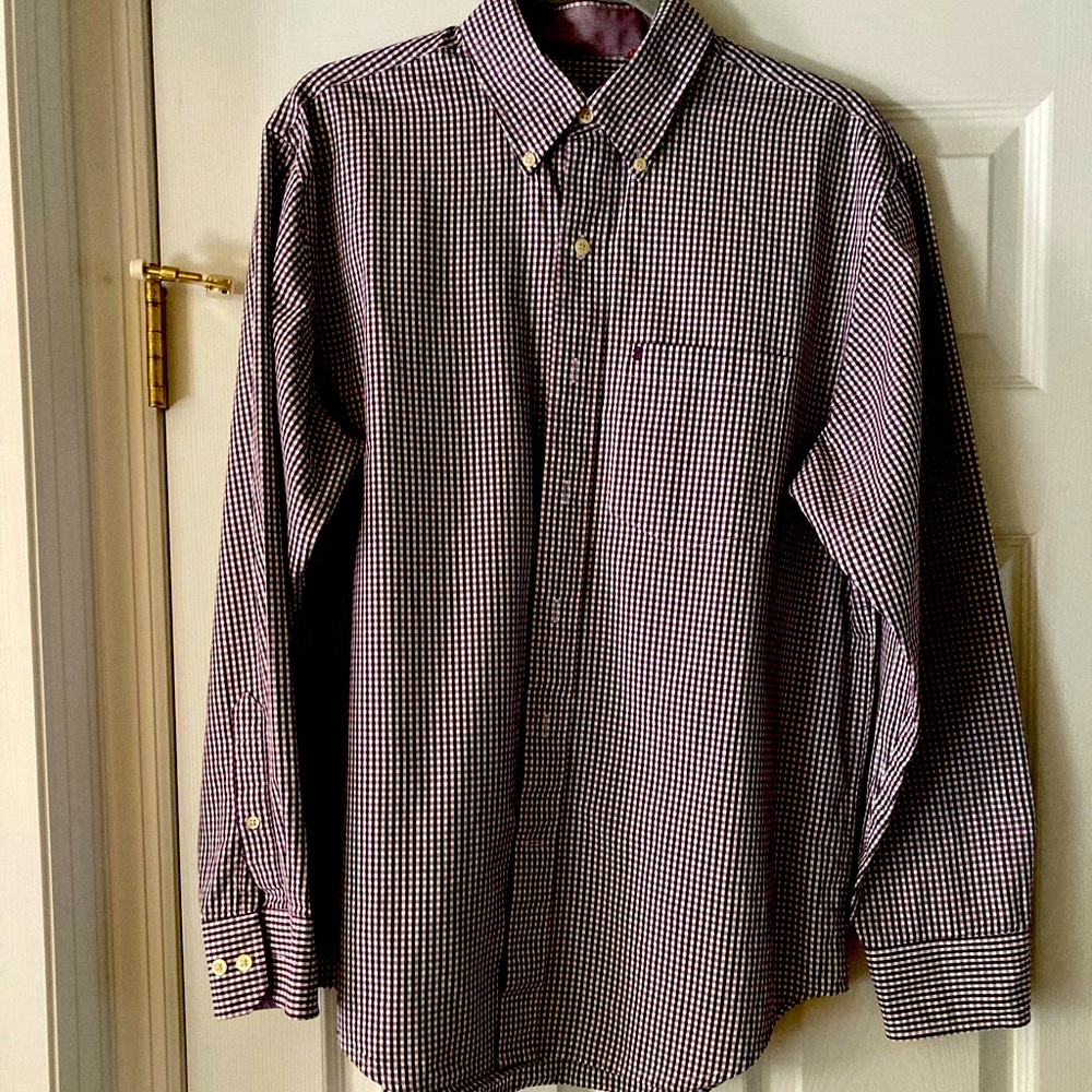 IZOD Button Down Casual/Dress Shirt Contrasting Cuffs.